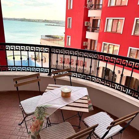 Beachfront In Aureliya Апартаменты *