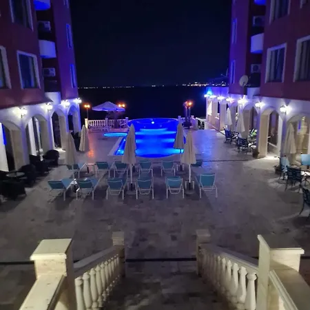 Beachfront In Aureliya Апартаменты