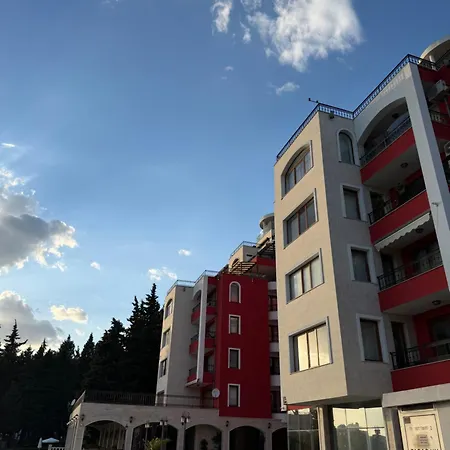 Beachfront In Aureliya Апартаменты *